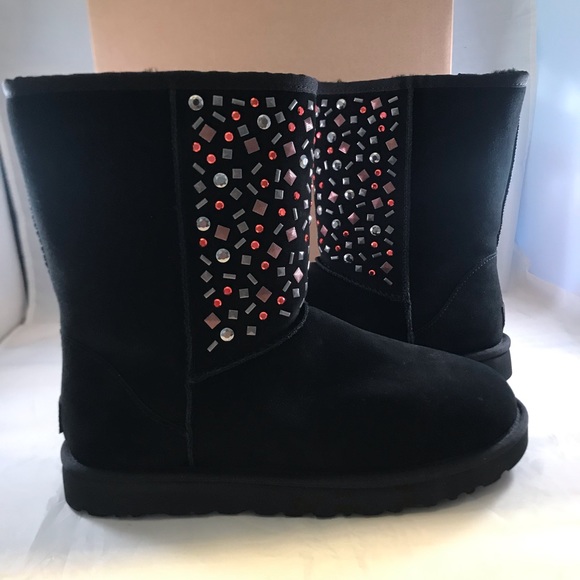 UGG CLASSIC SHORT STUD II Boots Size 8,10 - Picture 3 of 12